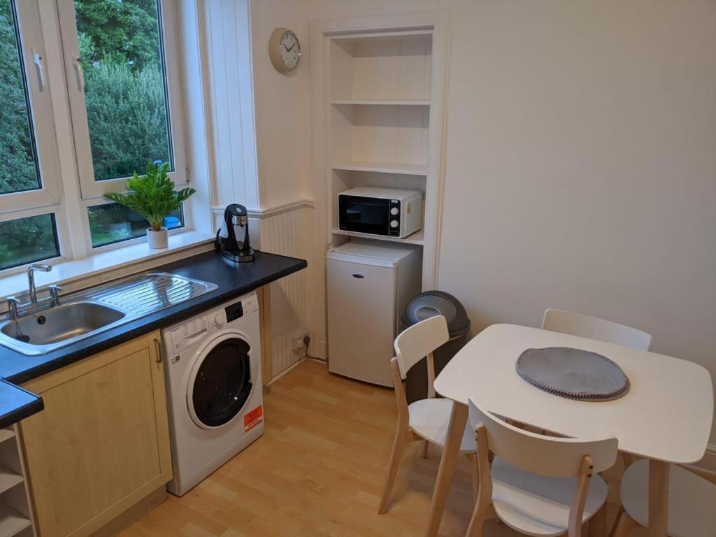 Glenclova - No 5 Bellyeoman, Bright Two Bedroom Apartment Dunfermline Exteriör bild