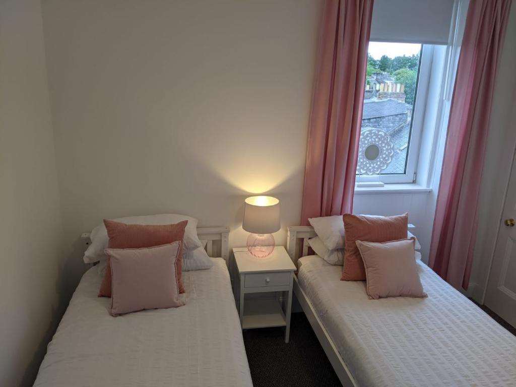 Glenclova - No 5 Bellyeoman, Bright Two Bedroom Apartment Dunfermline Exteriör bild