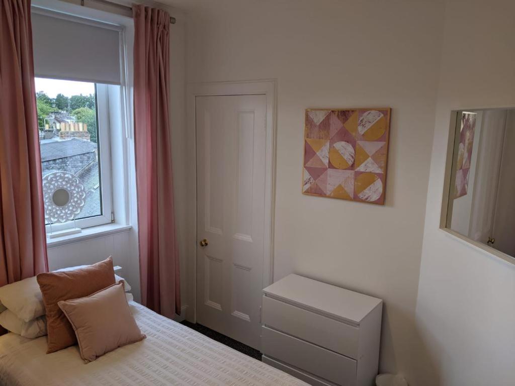 Glenclova - No 5 Bellyeoman, Bright Two Bedroom Apartment Dunfermline Exteriör bild